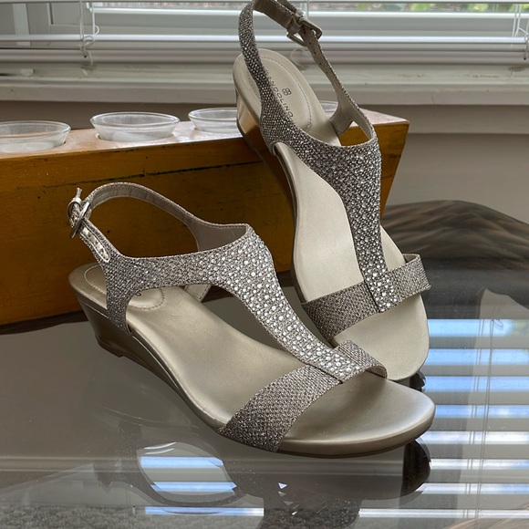 Bandolino 8 1/2 M Ladies Shoes - Picture 1 of 16
